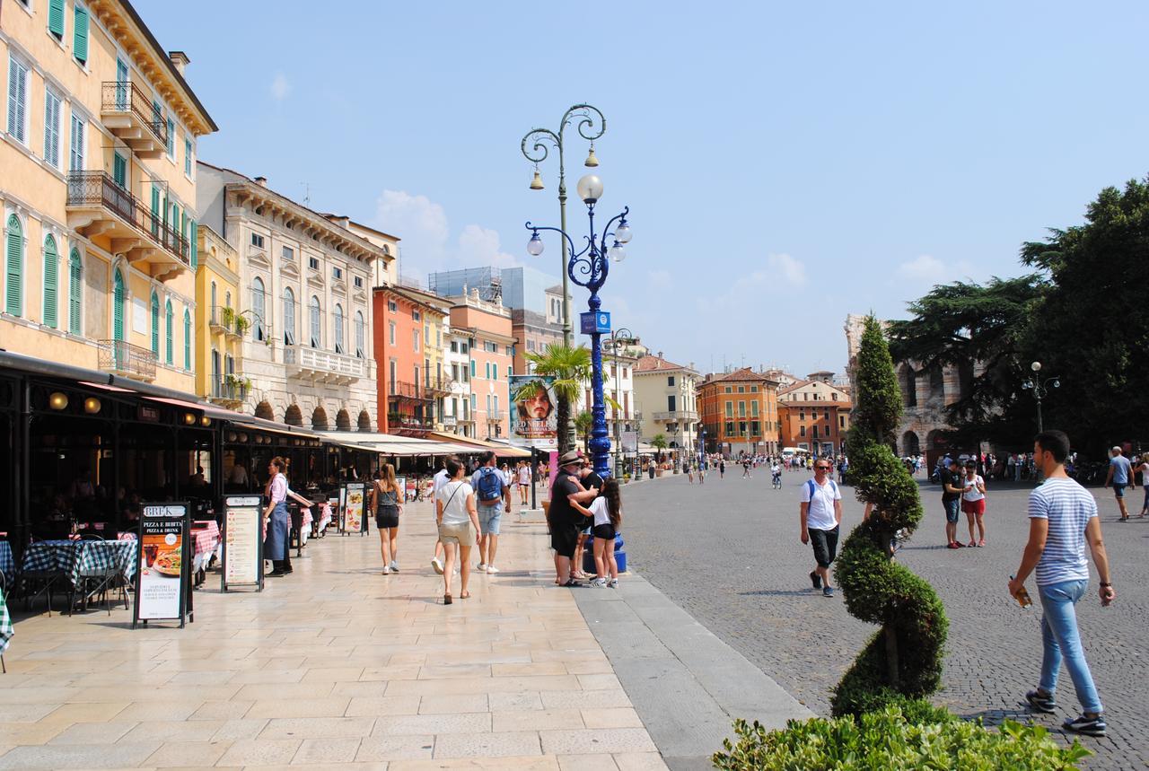 Dreaming Piazza Bra Rooms Verona Exterior photo